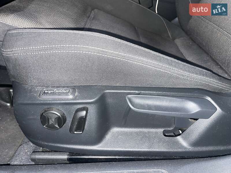 Седан Volkswagen Passat 2018 в Киеве