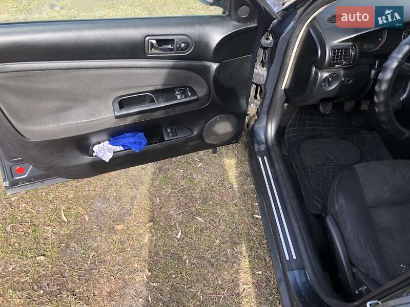 Универсал Volkswagen Passat 2001 в Сарнах