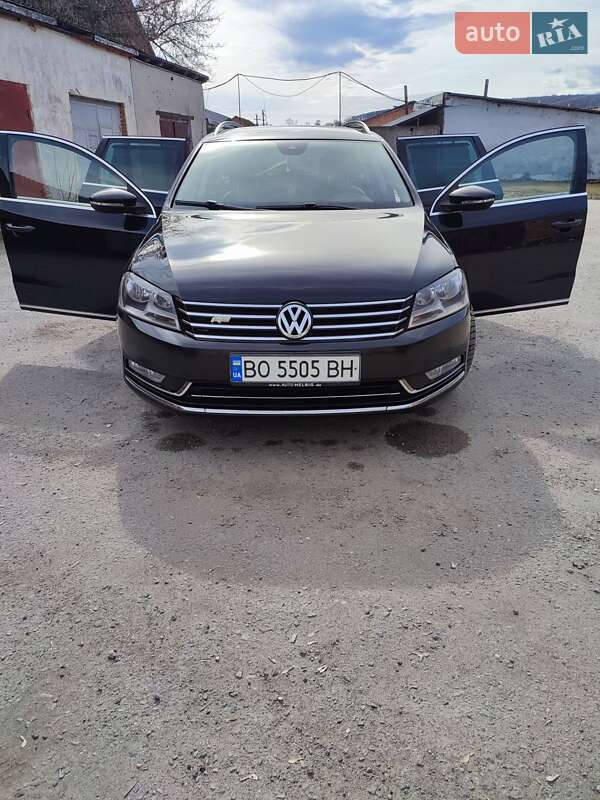 Універсал Volkswagen Passat 2012 в Збаражі