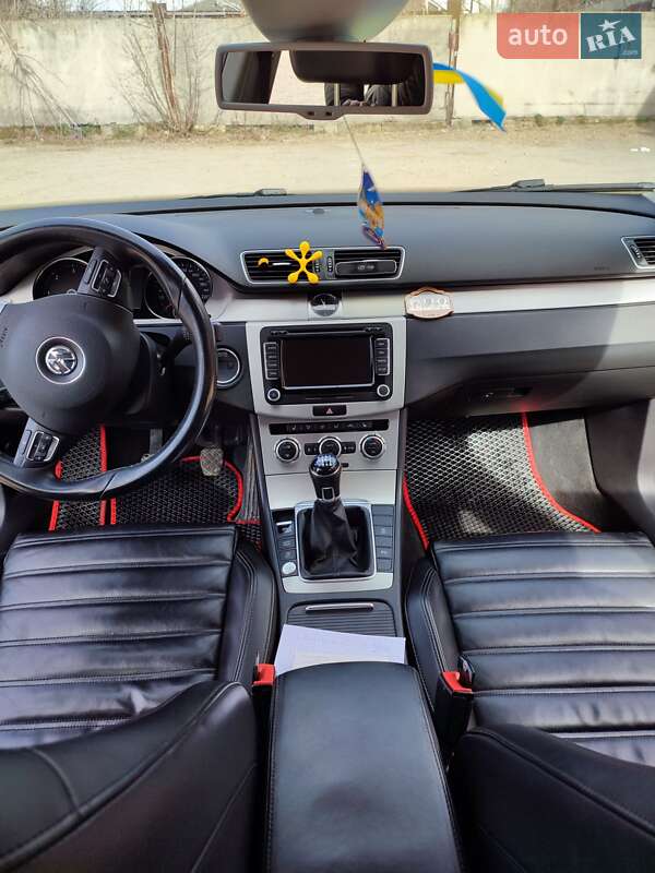 Універсал Volkswagen Passat 2012 в Збаражі