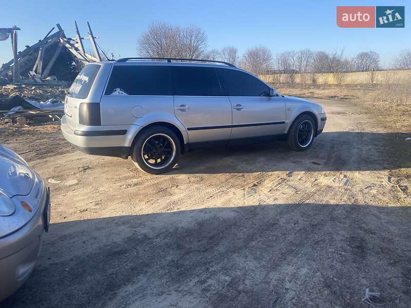 Универсал Volkswagen Passat 2002 в Бородянке