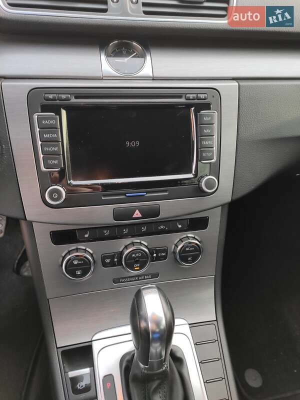 Седан Volkswagen Passat 2012 в Тернополі