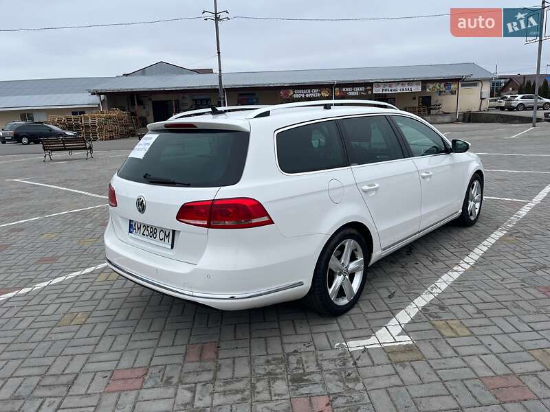 Універсал Volkswagen Passat 2012 в Житомирі