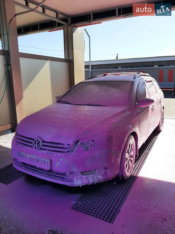 Універсал Volkswagen Passat 2013 в Хусті
