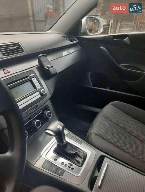 Універсал Volkswagen Passat 2010 в Луцьку