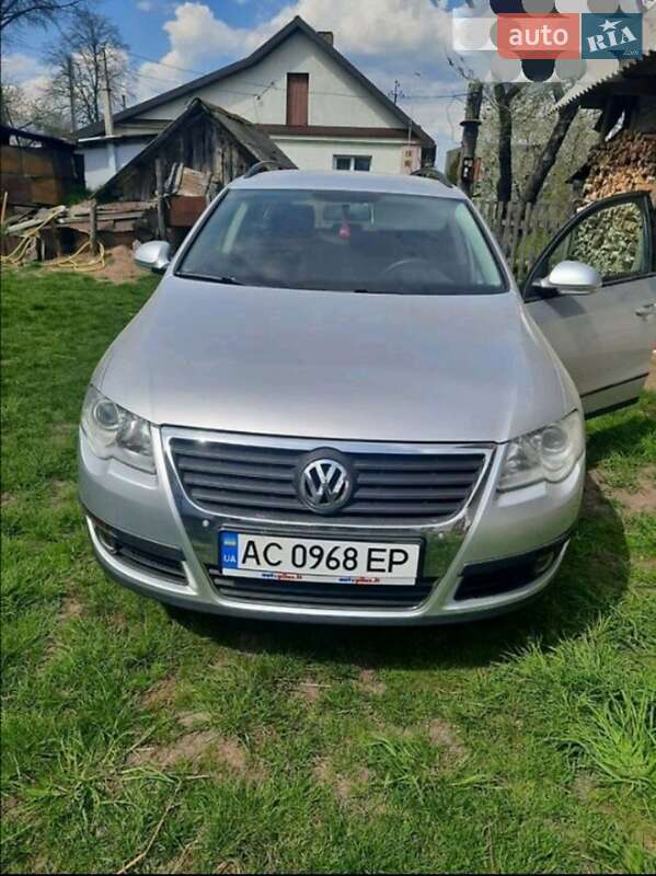 Універсал Volkswagen Passat 2010 в Луцьку