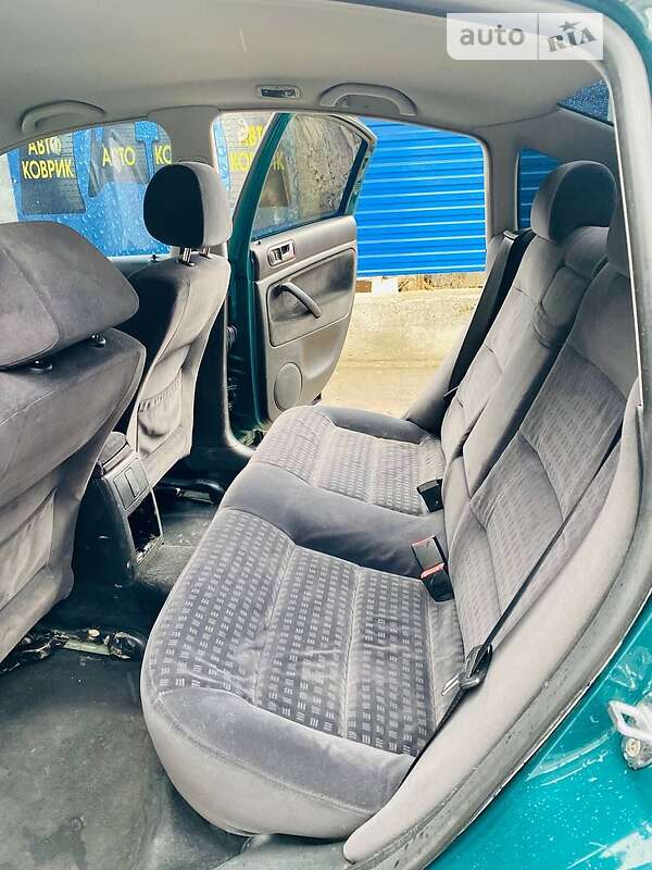 Седан Volkswagen Passat 2001 в Долине