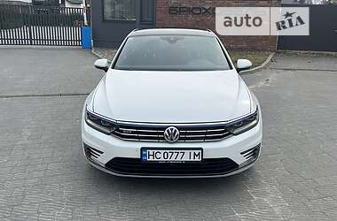 Седан Volkswagen Passat 2015 в 