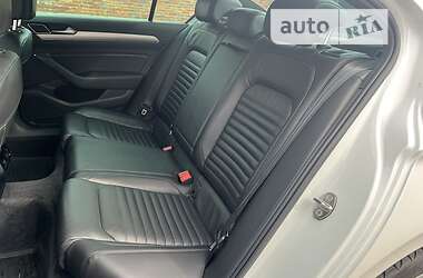 Седан Volkswagen Passat 2015 в 