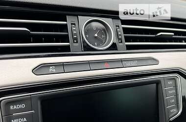 Седан Volkswagen Passat 2015 в 