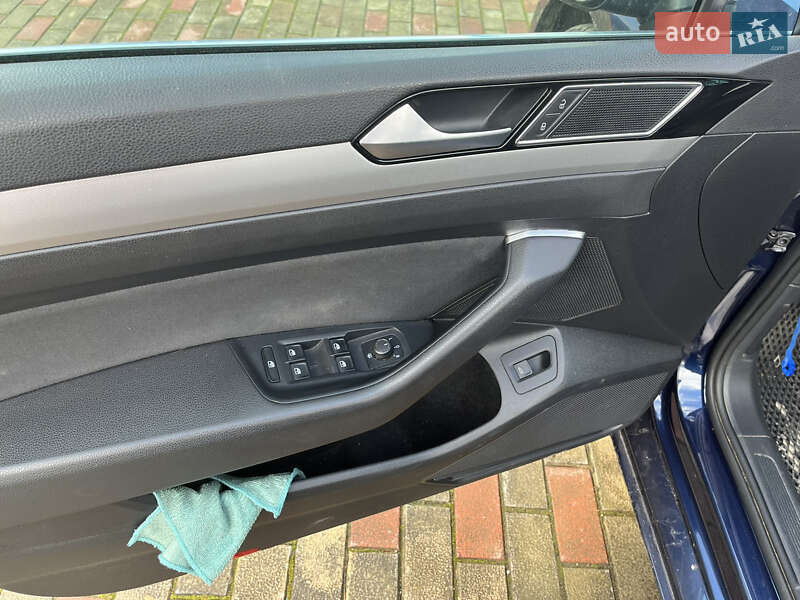 Універсал Volkswagen Passat 2017 в Ужгороді