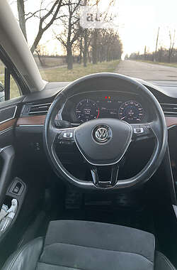 Седан Volkswagen Passat 2017 в Первомайську