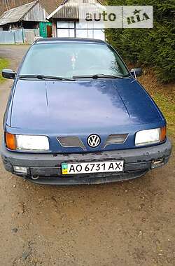Седан Volkswagen Passat 1992 в Поляне