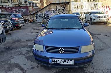Седан Volkswagen Passat 2000 в Киеве