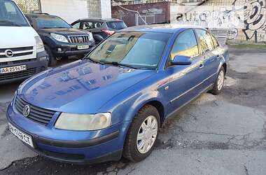 Седан Volkswagen Passat 2000 в Киеве