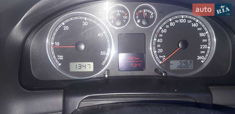 Универсал Volkswagen Passat 2004 в Хусте