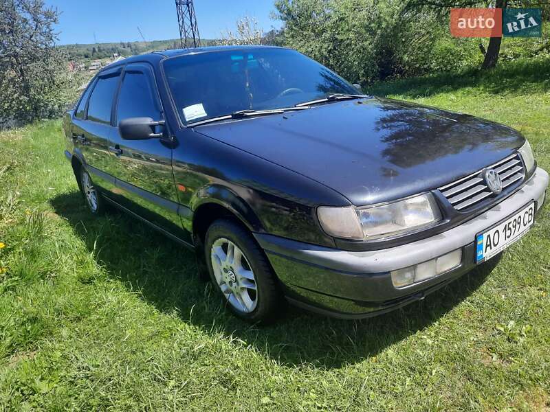 Седан Volkswagen Passat 1994 в Ждениеве