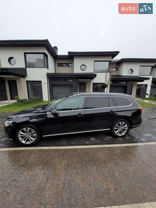 Универсал Volkswagen Passat 2015 в Ужгороде