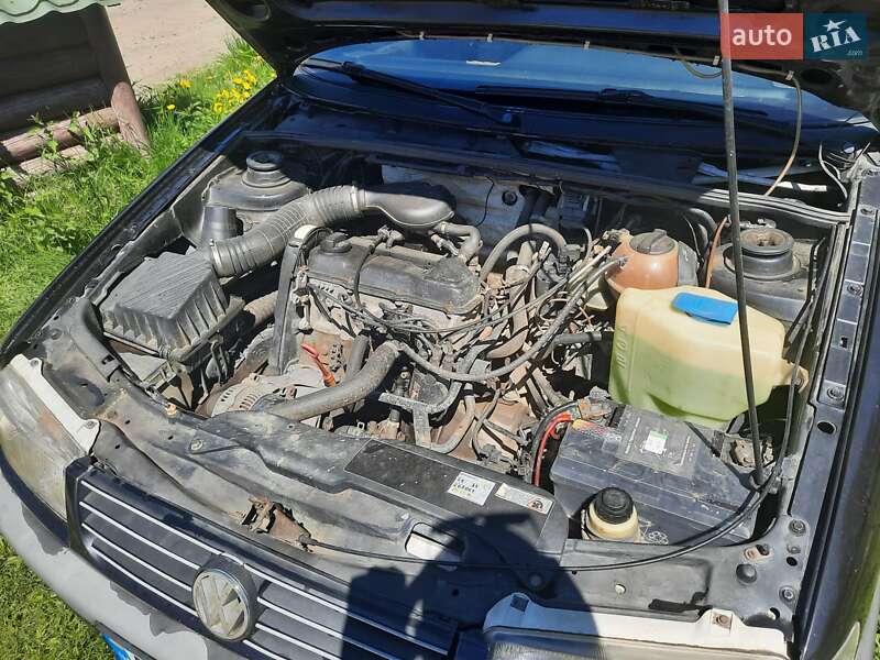 Седан Volkswagen Passat 1994 в Ждениеве