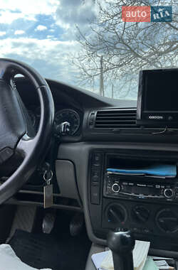 Седан Volkswagen Passat 2002 в 