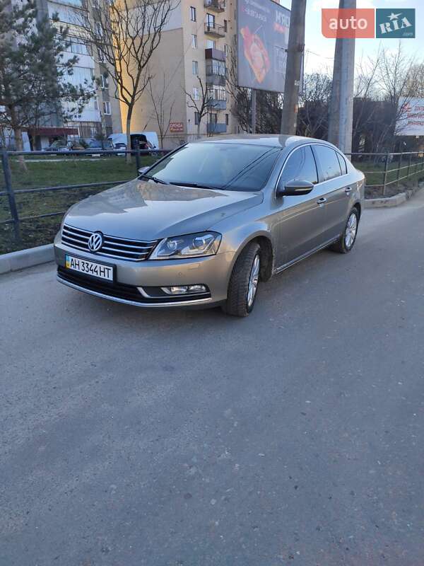 Седан Volkswagen Passat 2012 в Тернополі
