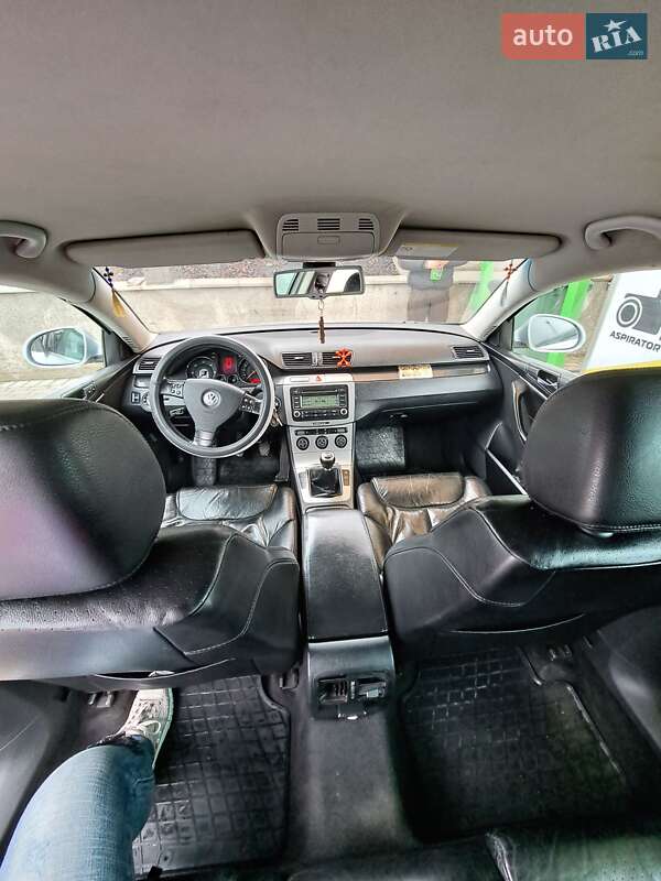 Універсал Volkswagen Passat 2006 в Чернівцях