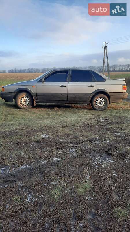 Седан Volkswagen Passat 1990 в Дергачах