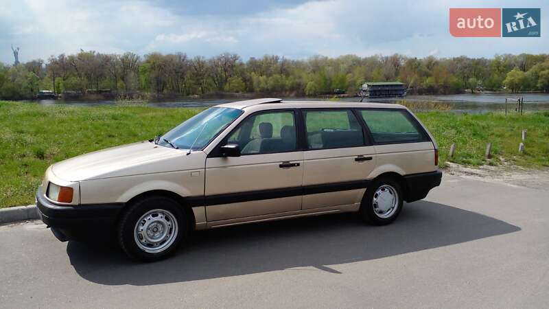 Универсал Volkswagen Passat 1990 в Киеве