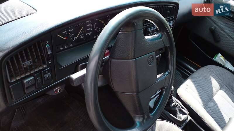 Универсал Volkswagen Passat 1990 в Киеве