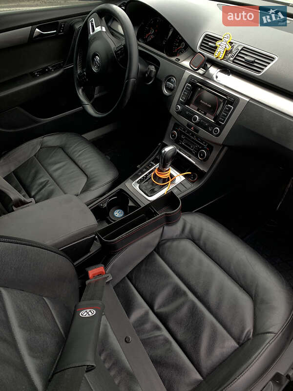 Универсал Volkswagen Passat 2011 в Хмельницком