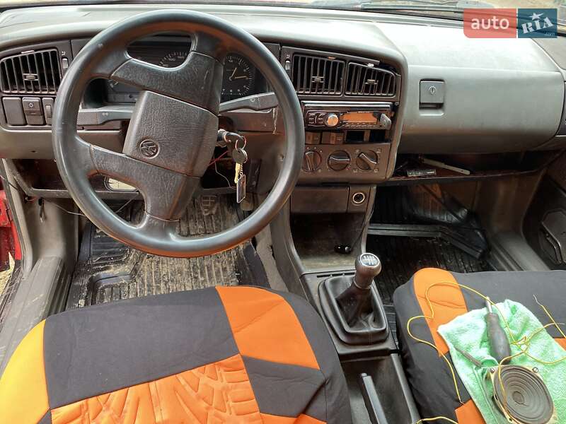 Универсал Volkswagen Passat 1988 в Борщеве