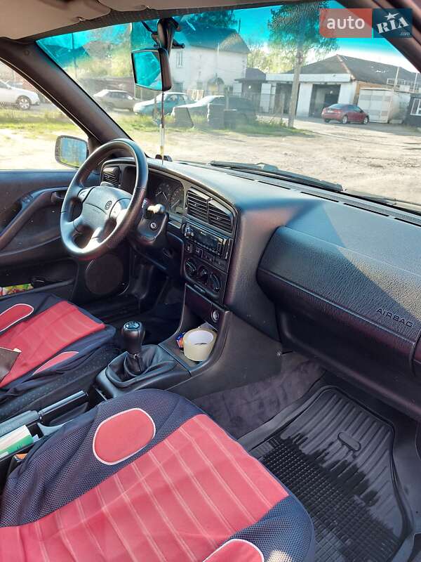 Седан Volkswagen Passat 1996 в Виннице