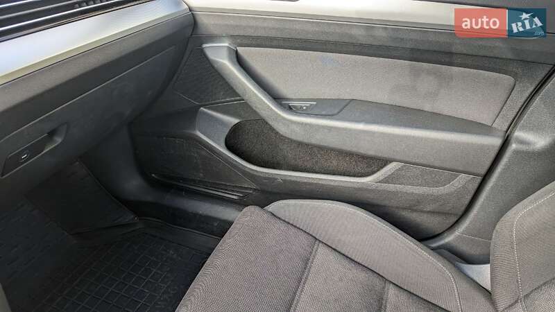 Універсал Volkswagen Passat 2016 в Житомирі