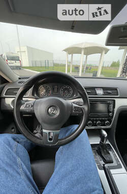 Седан Volkswagen Passat 2012 в Ровно