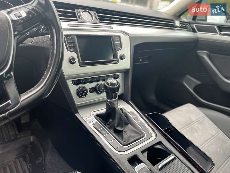 Универсал Volkswagen Passat 2016 в Ужгороде