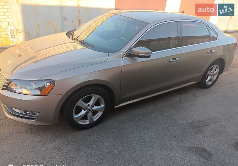Седан Volkswagen Passat 2015 в Луцке