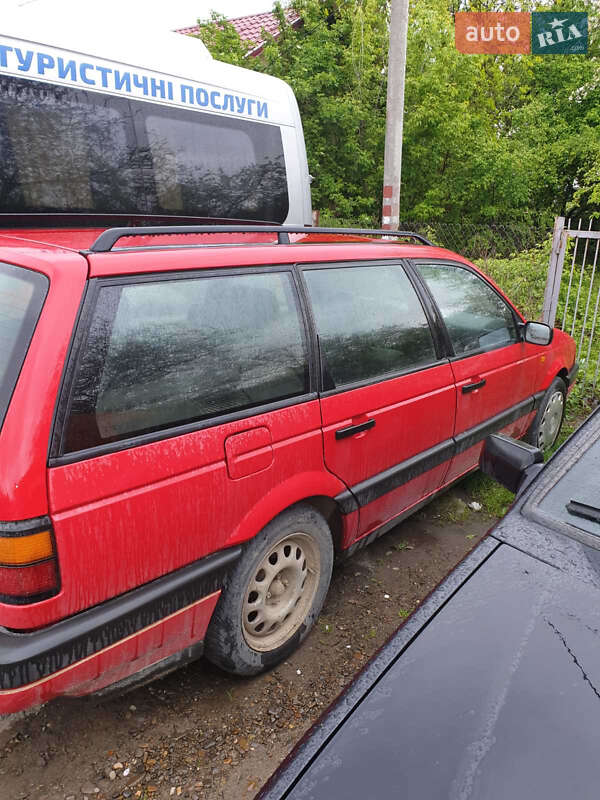 Універсал Volkswagen Passat 1993 в Чернівцях