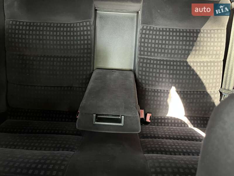 Седан Volkswagen Passat 2003 в Днепре