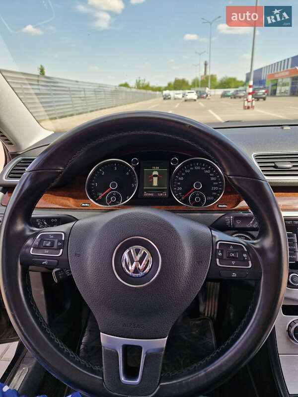 Универсал Volkswagen Passat 2012 в Дубно