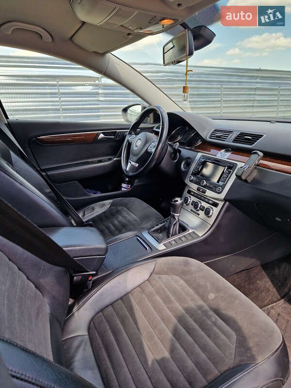 Универсал Volkswagen Passat 2012 в Дубно