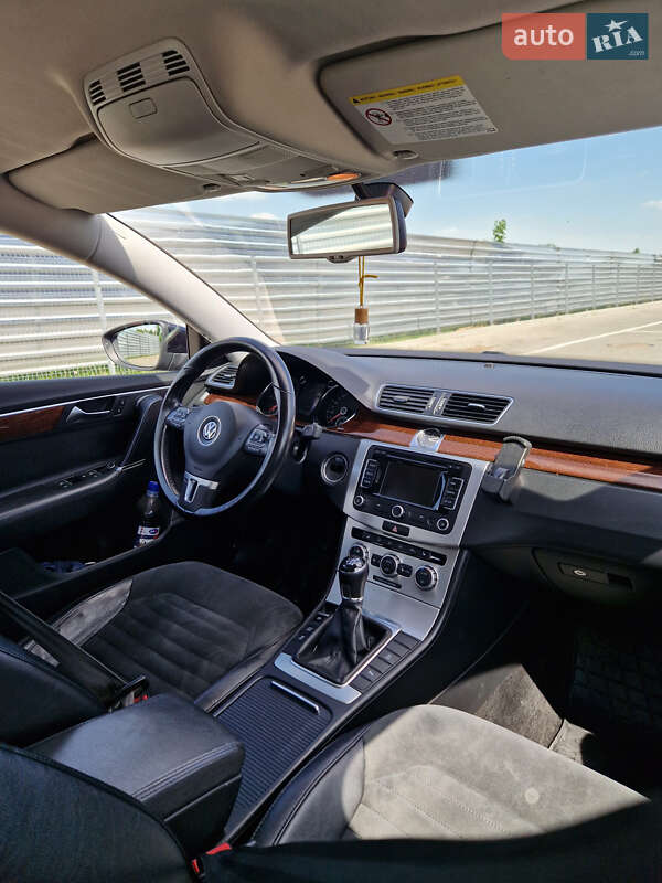 Универсал Volkswagen Passat 2012 в Дубно