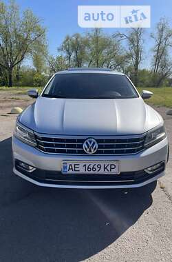 Седан Volkswagen Passat 2016 в Кривому Розі