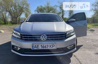 Седан Volkswagen Passat 2016 в Кривому Розі