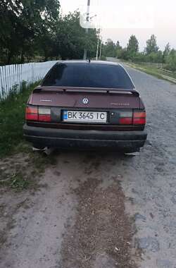 Седан Volkswagen Passat 1992 в Рокитном