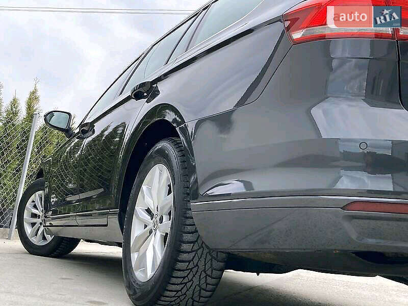 Универсал Volkswagen Passat 2017 в Бориславе