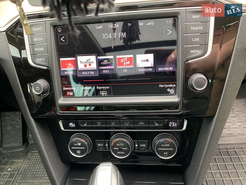 Універсал Volkswagen Passat 2015 в Львові