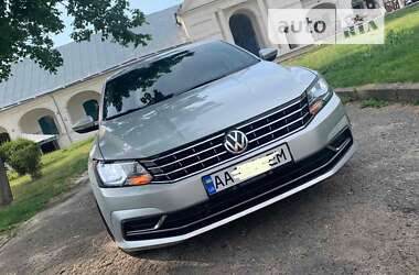 Седан Volkswagen Passat 2016 в Киеве