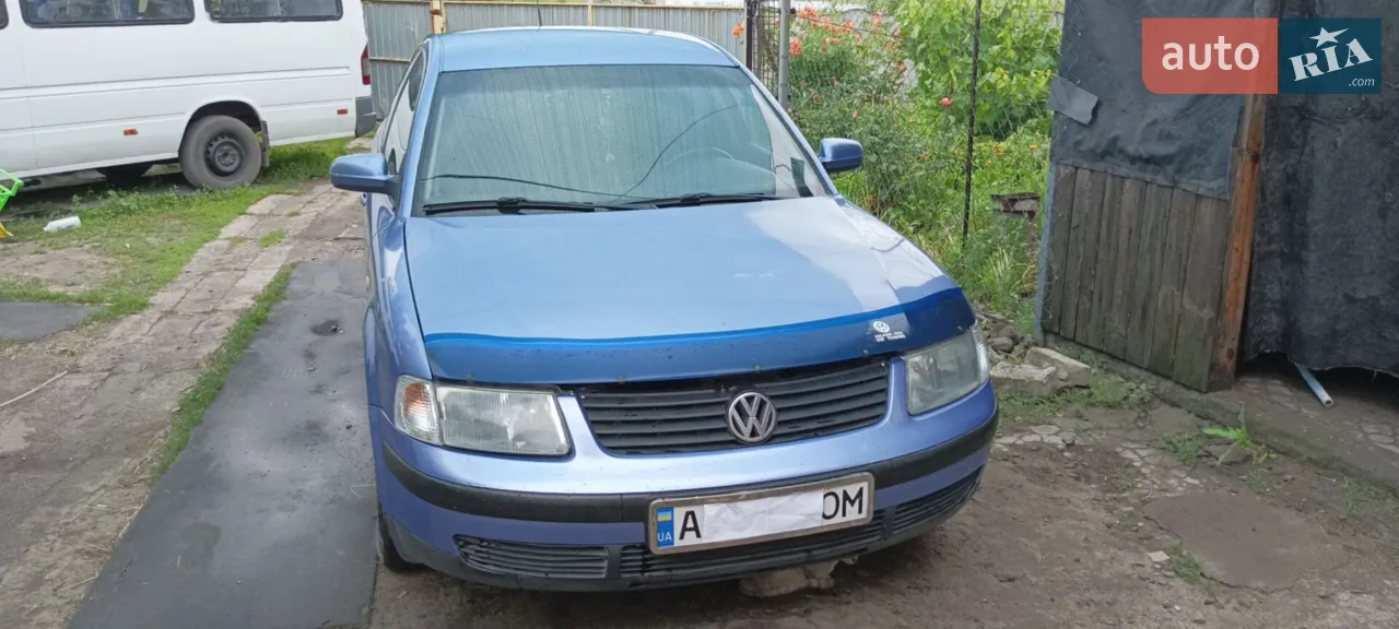 Продам свій автомобіль, двигун в доброму стані, 2000 назад було замінено ремені , ролік , гідравлічний заспокоювач ремені. Колпачки маслосємні, і багато іншого було замінено, 50.000 можно не переживати за роботу двигуна. Ходова в доброму стані не гримить. Всі ричаги цілі. Кузов теж цілий є нюанси по кругу но я на ній передвигаюсь кожний день, вона не стоїть на місті. Стоїть ГБО-4 но не вписане , розхід 12 л-100км. Кондиціонер робочий но сняті трубки , радіатор , сам компресор кондиціонера працює, треба купить трубки а то вони лопнули от времені. Причина продажи - покупка автомобіля класом више! З документами порядок. Хороший торг у капота.