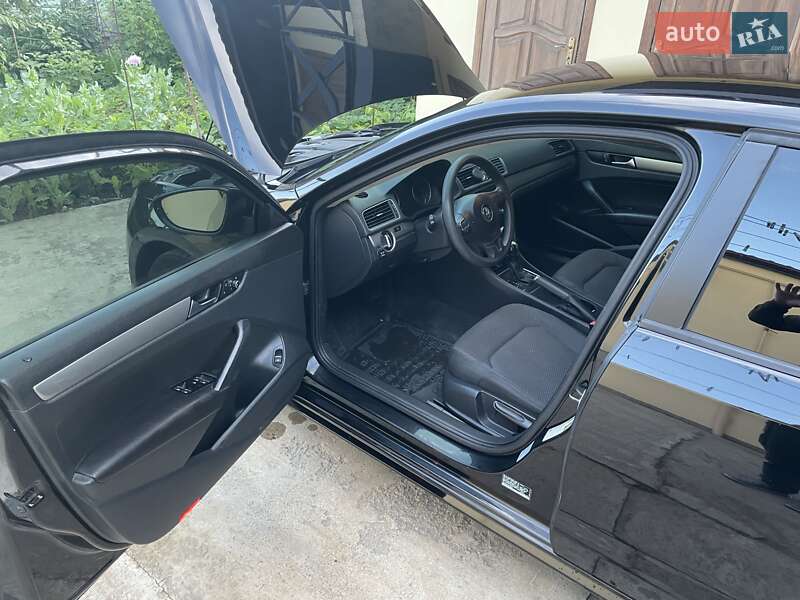 Седан Volkswagen Passat 2011 в Києві
