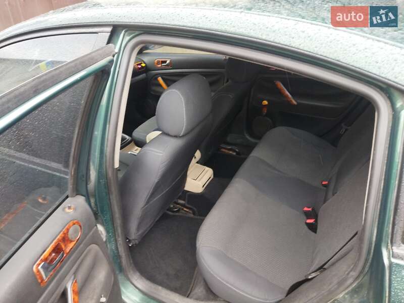 Седан Volkswagen Passat 1999 в Києві